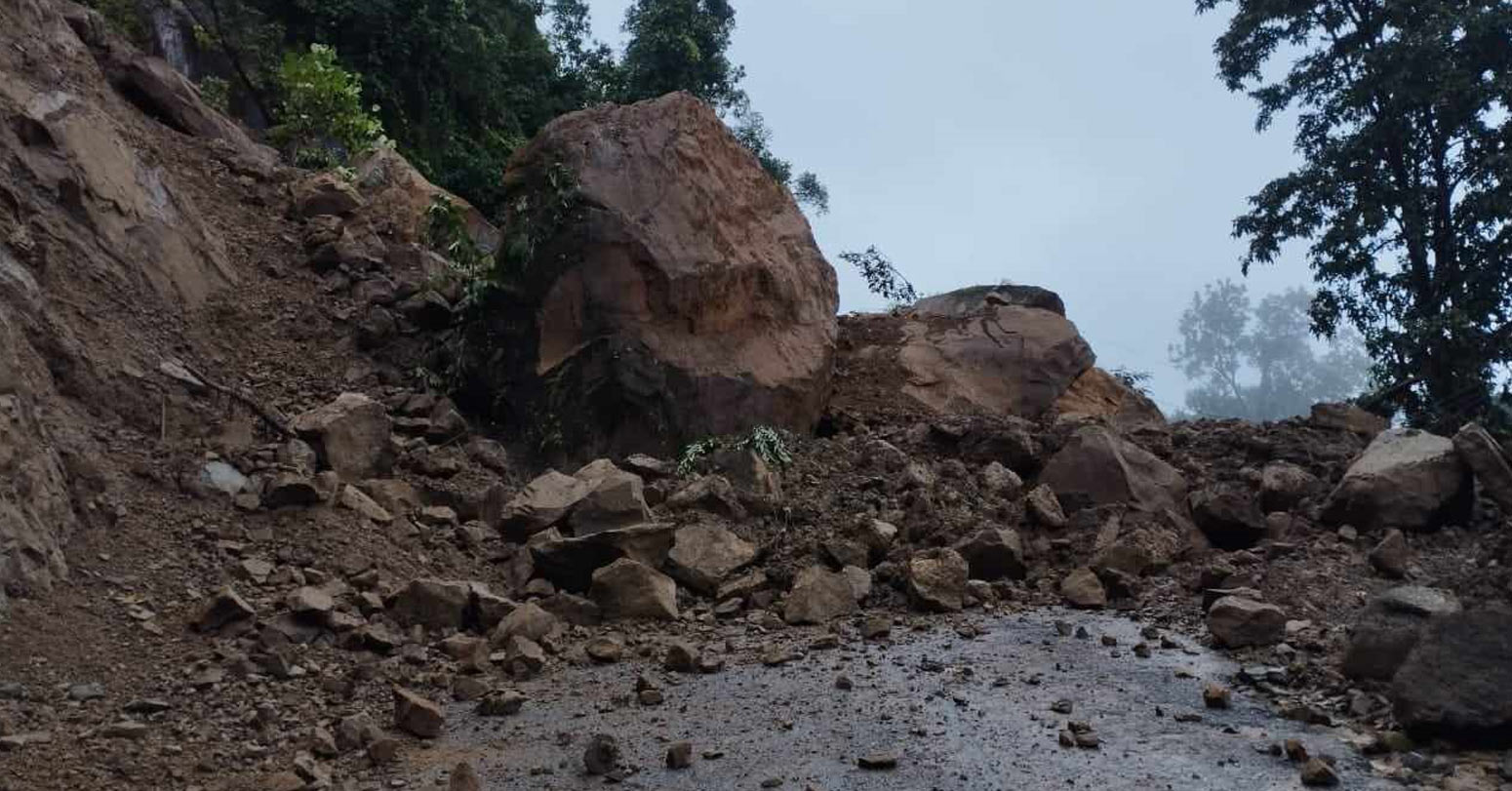 नेपालमा अविरल वर्षाका कारण पाँच मुख्य राजमार्ग अवरुद्ध, तीन राजमार्ग एकतर्फी