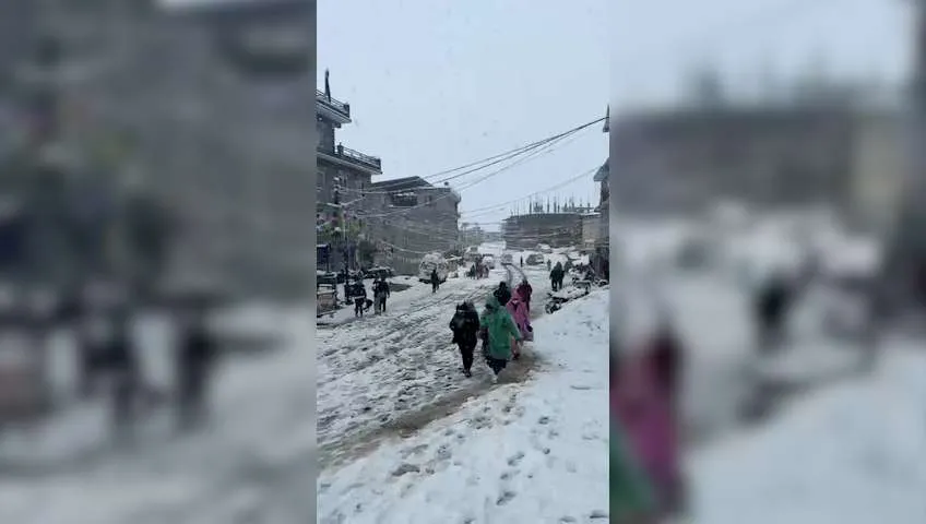 मुस्ताङमा भारी हिमपात भएपछि जनजिवन प्रभावित