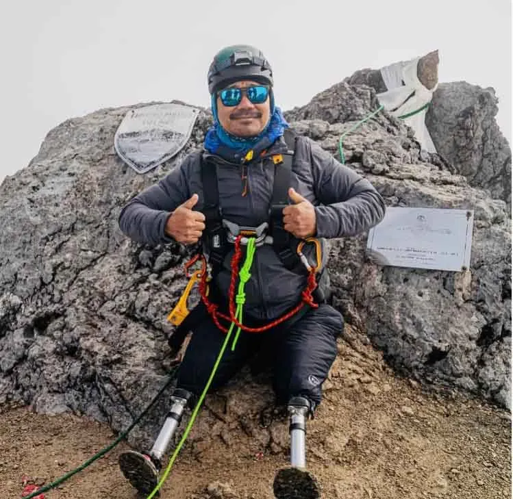 Hari Budha Magar climbs the tallest mountain in Oceania