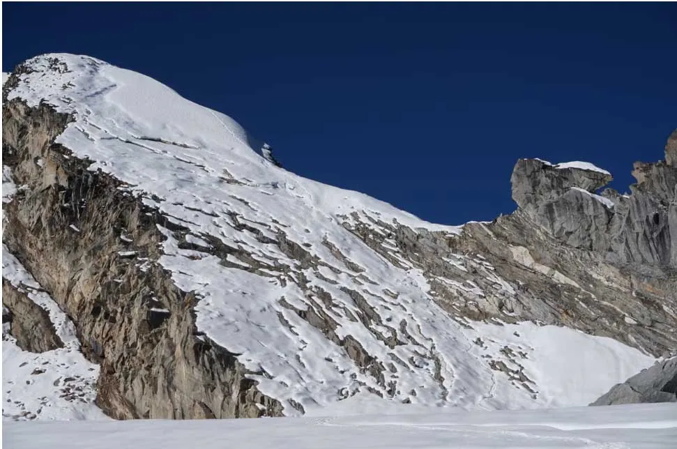 Five Foreigners, Two Nepalis killed in Avalanche