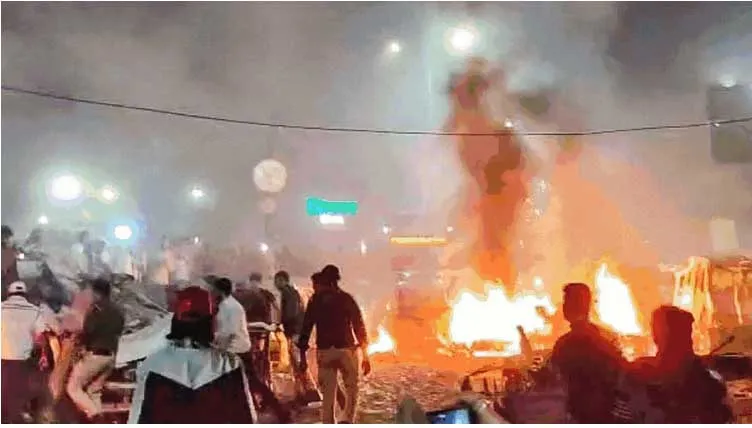 At least 13 people killed in Delhi bomb explosion