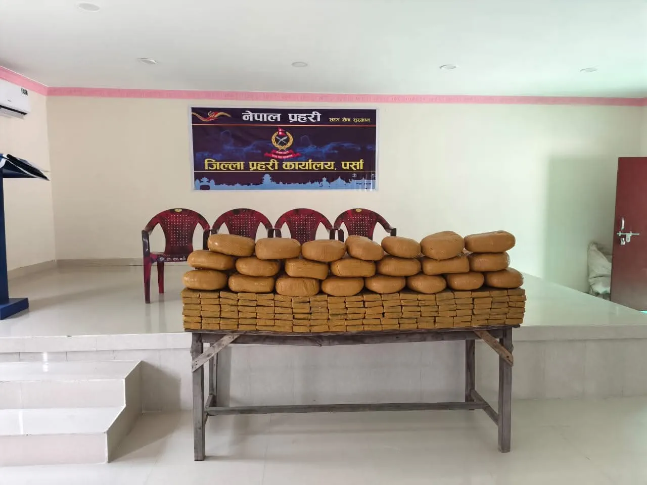 २ सय ४० किलो चरेससहित दुई जना पक्राउ