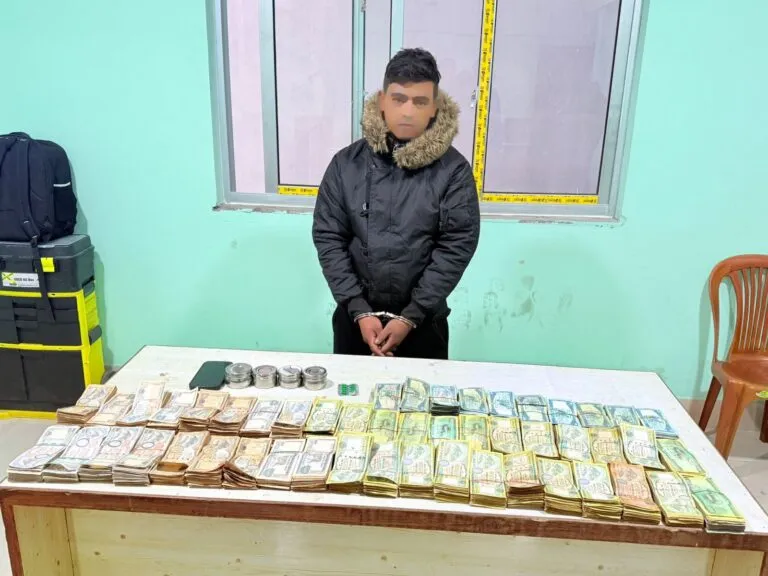 खैरो हेरोइन र १२ लाख ८१ हजार नगदसहित एक जना प्रहरीको फन्दामा