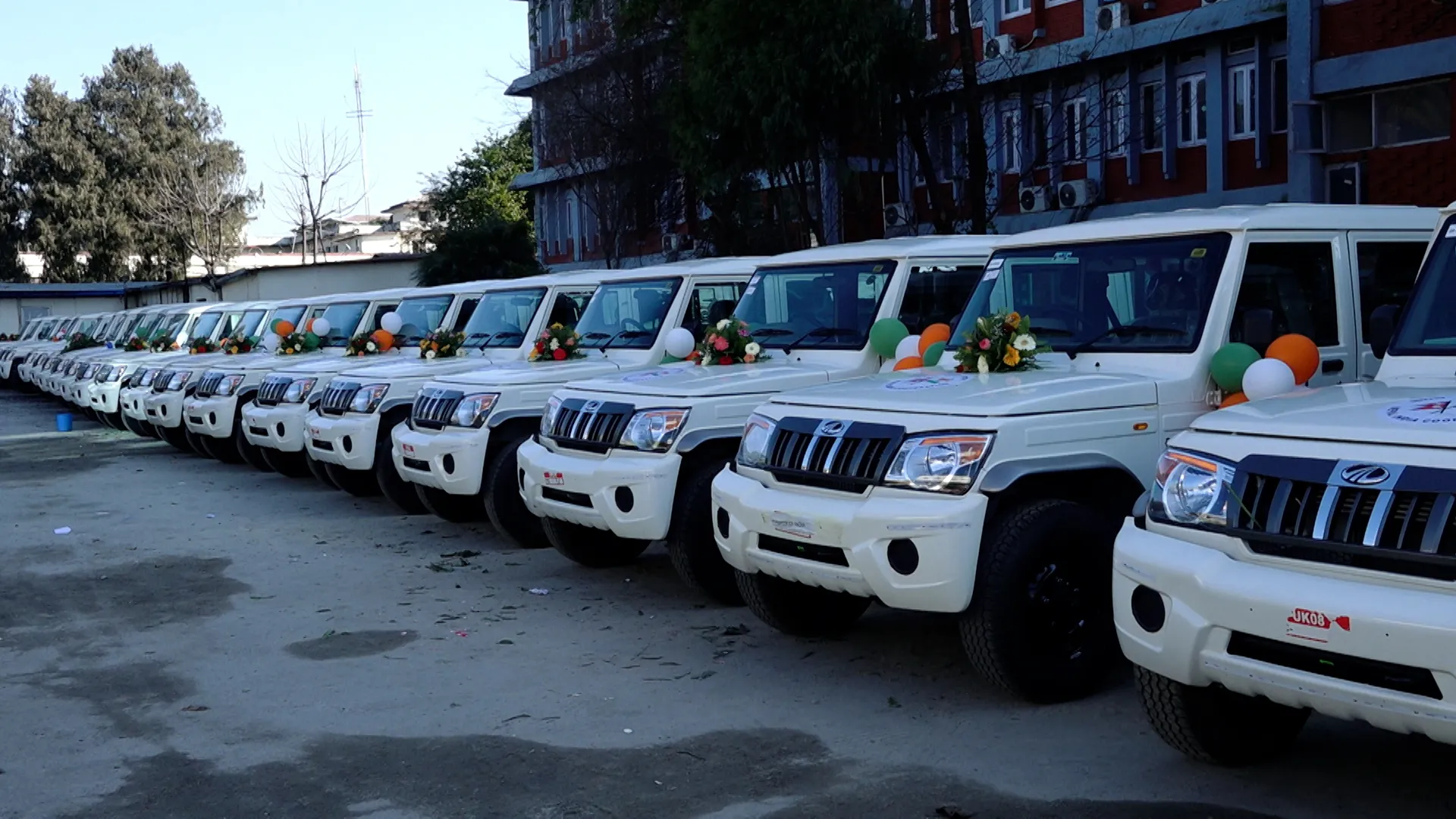 निर्वाचनको लागि भारत सरकारद्वार ६१ वटा गाडी हस्तान्तरण